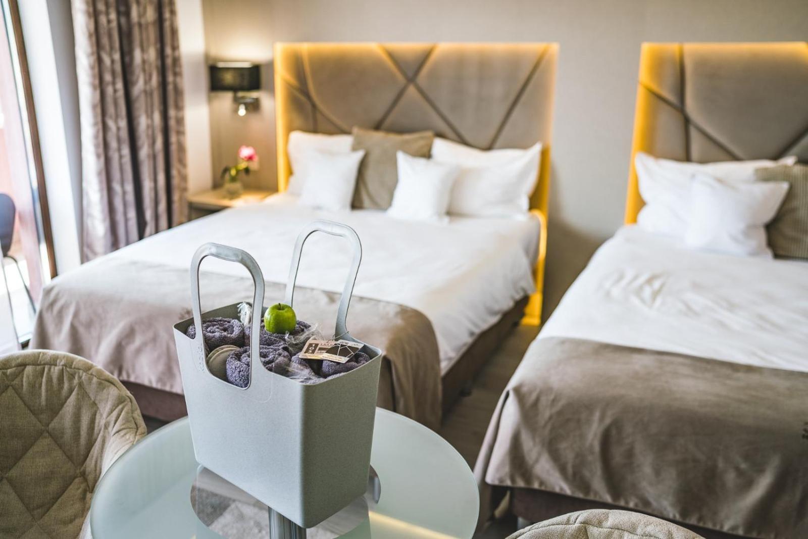 Hotel Eden Garden Spa Câmpulung Moldovenesc Extérieur photo